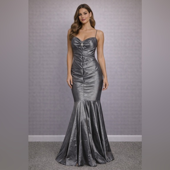 XSCAPE by joanna chen Dresses & Skirts - Beautiful gray mermaid dress